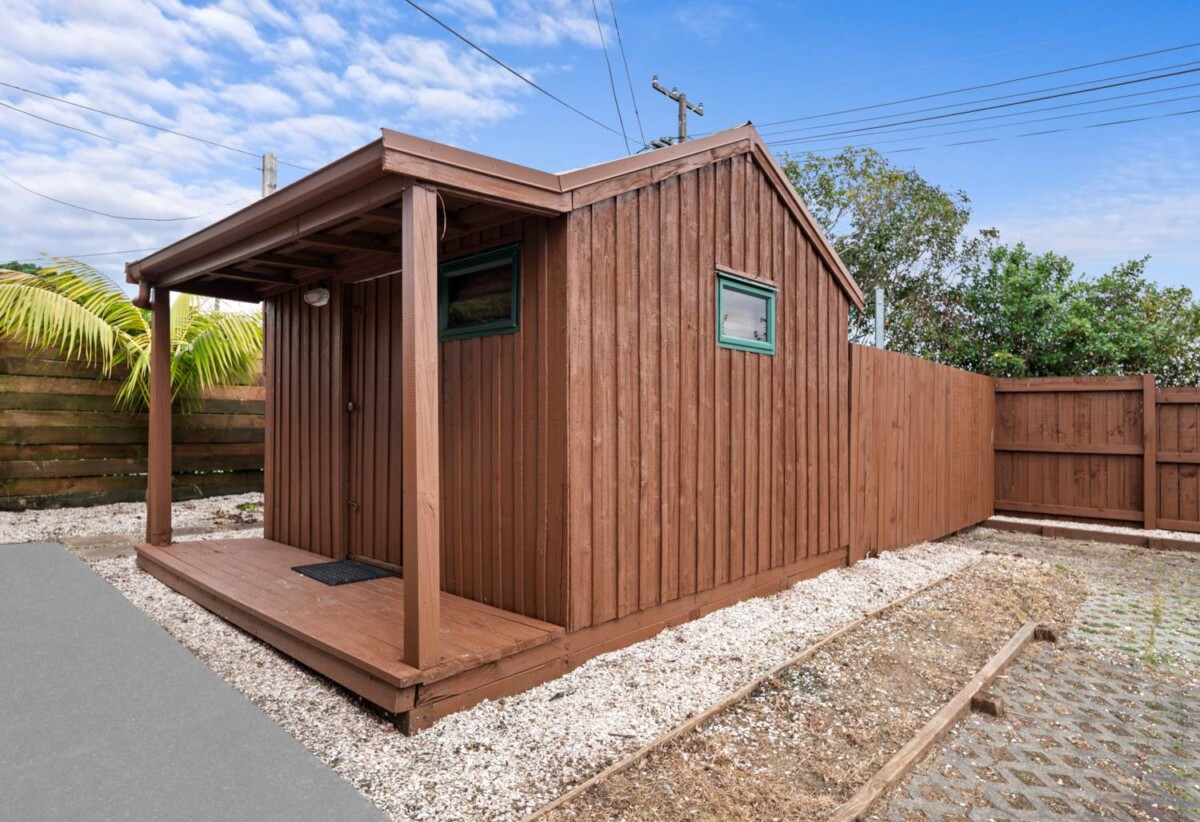 Double Westlake school zone, Sea views, Renovated Brick and tile 3 beds + sleepout 2 baths house on 408m2 section, with RC for 2 terrace homes, close to schools, shops, motorway access, 0.1 km to Forrest Hill School, 0.3 km to Westlake Boys’ High School, 75 Forrest Hill Road, Milford, Auckland