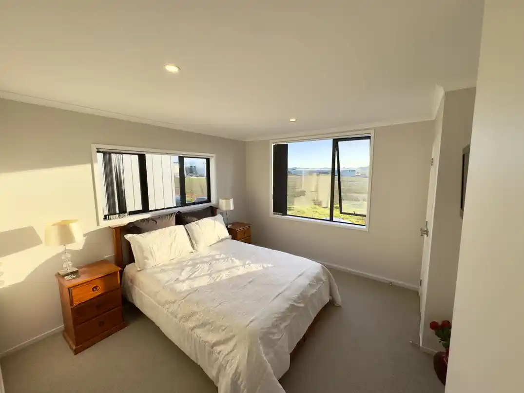 For rent, 4 beds 2.5 baths home with garage, Available from: Saturday, April 25, 87 Andrew Jack Road, Silverdale, Auckland