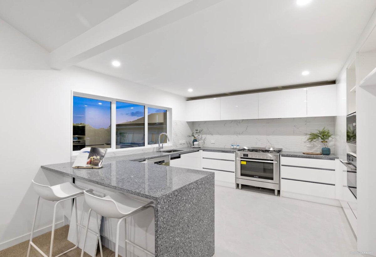 Motivated vendor, 3 beds 2 baths house with double garage on 328m2 section, Near Waiatarua Reserve & Remuera Golf Club, Zoned: Meadowbank School & Glendowie College, 1.9 km to Remuera Intermediate, 30A Grand Drive, Remuera, Auckland