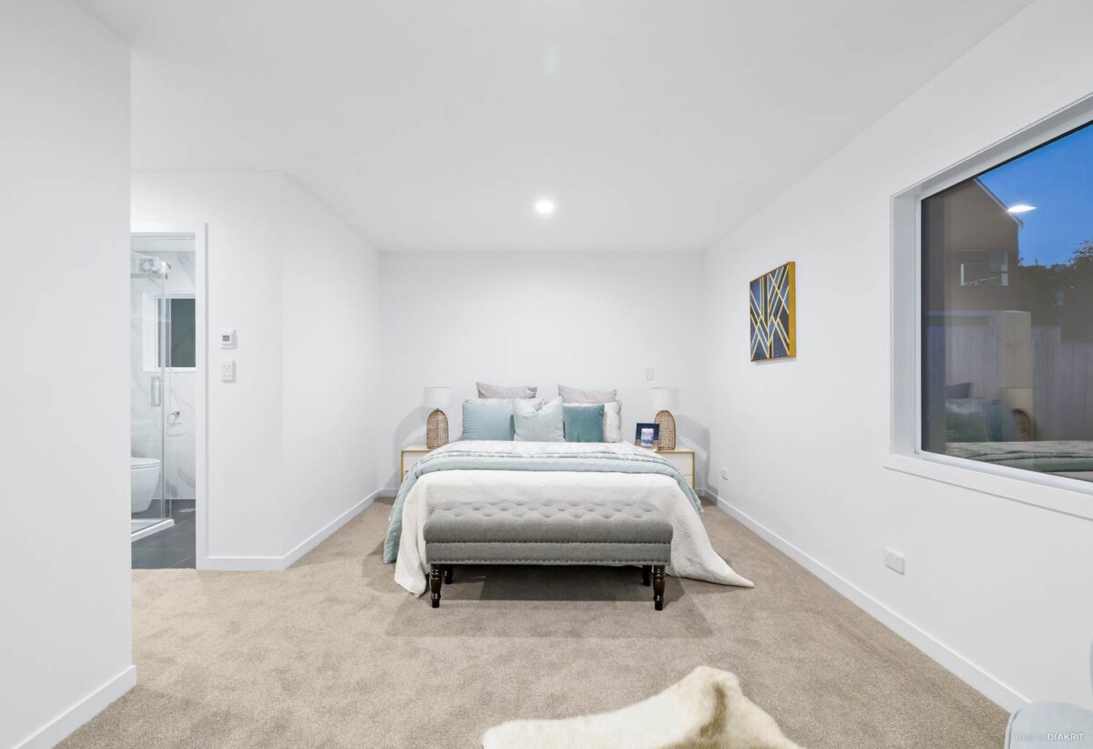 Motivated vendor, 3 beds 2 baths house with double garage on 328m2 section, Near Waiatarua Reserve & Remuera Golf Club, Zoned: Meadowbank School & Glendowie College, 1.9 km to Remuera Intermediate, 30A Grand Drive, Remuera, Auckland