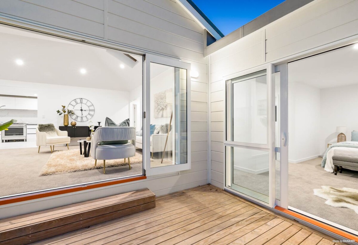 Motivated vendor, 3 beds 2 baths house with double garage on 328m2 section, Near Waiatarua Reserve & Remuera Golf Club, Zoned: Meadowbank School & Glendowie College, 1.9 km to Remuera Intermediate, 30A Grand Drive, Remuera, Auckland