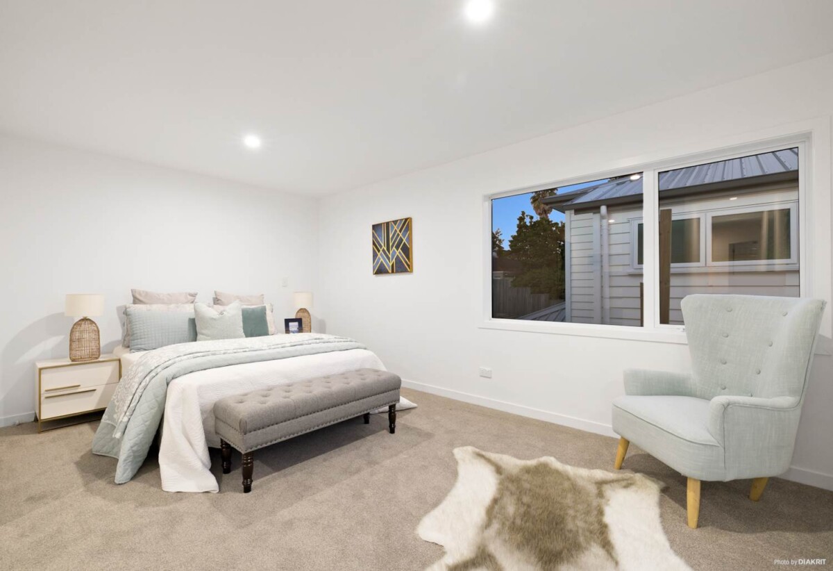 Motivated vendor, 3 beds 2 baths house with double garage on 328m2 section, Near Waiatarua Reserve & Remuera Golf Club, Zoned: Meadowbank School & Glendowie College, 1.9 km to Remuera Intermediate, 30A Grand Drive, Remuera, Auckland