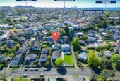 Motivated vendor, 3 beds 2 baths house with double garage on 328m2 section, Near Waiatarua Reserve & Remuera Golf Club, Zoned: Meadowbank School & Glendowie College, 1.9 km to Remuera Intermediate, 30A Grand Drive, Remuera, Auckland