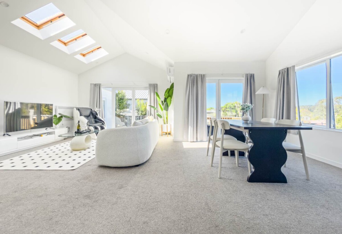 Motivated vendor, 3 beds 2 baths house with double garage on 328m2 section, Near Waiatarua Reserve & Remuera Golf Club, Zoned: Meadowbank School & Glendowie College, 1.9 km to Remuera Intermediate, 30A Grand Drive, Remuera, Auckland