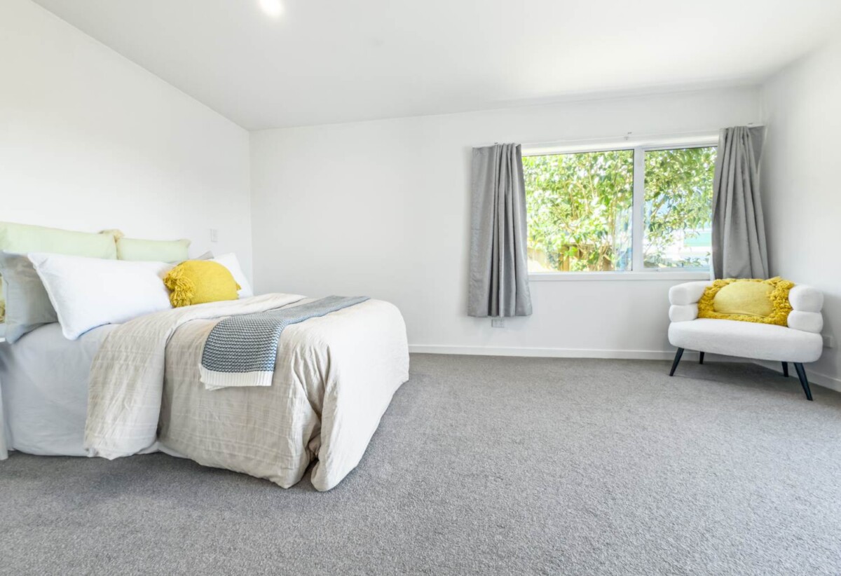 Motivated vendor, 3 beds 2 baths house with double garage on 328m2 section, Near Waiatarua Reserve & Remuera Golf Club, Zoned: Meadowbank School & Glendowie College, 1.9 km to Remuera Intermediate, 30A Grand Drive, Remuera, Auckland