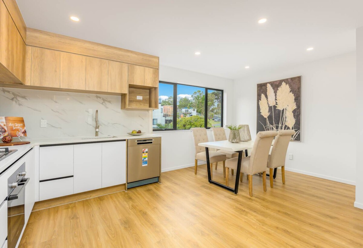 Affordable Brandnew 4 beds 3.5 baths home with garage, 2 ensuites, 1 ensuite ground floor, move-in ready, shops, parks, cafes, schools, and transport are close by, with Westgate, Northwest and Costco just minutes away, 9/6 Woodhouse Place, West Harbour, Auckland