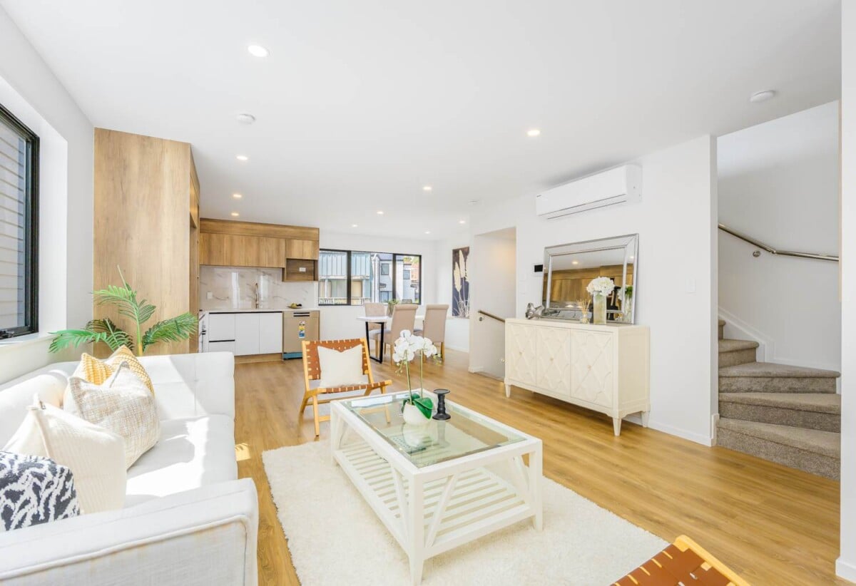Affordable Brandnew 4 beds 3.5 baths home with garage, 2 ensuites, 1 ensuite ground floor, move-in ready, shops, parks, cafes, schools, and transport are close by, with Westgate, Northwest and Costco just minutes away, 9/6 Woodhouse Place, West Harbour, Auckland