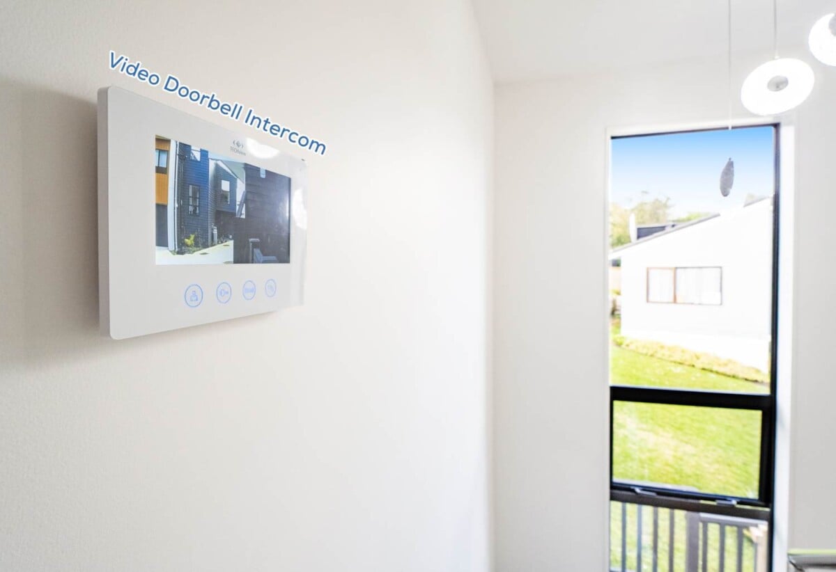 Affordable Brandnew 4 beds 3.5 baths home with garage, 2 ensuites, 1 ensuite ground floor, move-in ready, shops, parks, cafes, schools, and transport are close by, with Westgate, Northwest and Costco just minutes away, 9/6 Woodhouse Place, West Harbour, Auckland