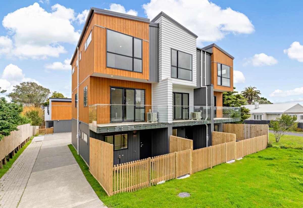 10-Year Halo Building Warranty Insurance,, Brandnew 3 beds 3 baths home with garage, close to Henderson Shopping Complex, WestWave, schools, train station, public transport, and motorway access, 0.4 km to Henderson School, 1/300 Great North Road, Henderson, Auckland