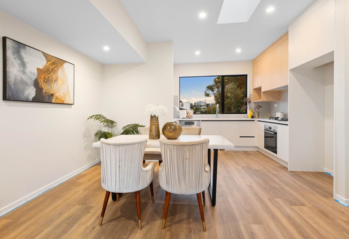 Brandnew freehold 3 beds 2 baths home with garage, close to schools, Sylvia Park Shopping Centre,, motorway access, park, 0.9 km to Panama Road School, 6/12 Ryburn Road, Mt Wellington, Auckland