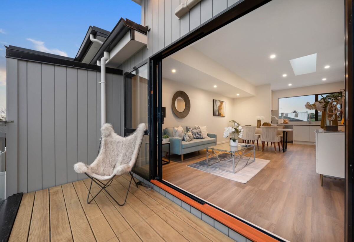 Brandnew freehold 3 beds 2 baths home with garage, close to schools, Sylvia Park Shopping Centre,, motorway access, park, 0.9 km to Panama Road School, 6/12 Ryburn Road, Mt Wellington, Auckland