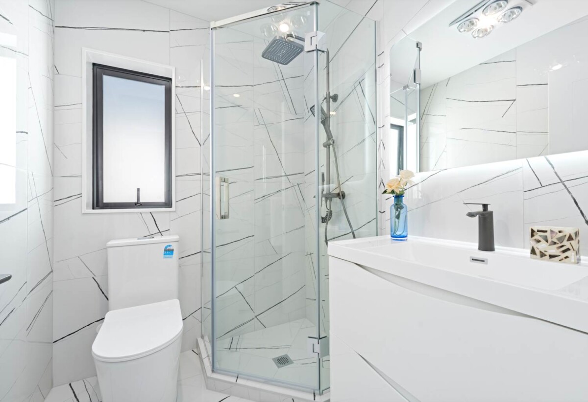 Brandnew standalone 4 beds 2.5 baths home with garage, just minutes from Green Bay and Close to New Lynn shopping centres, cafes, and all the vibrant amenities, 0.3km to Green Bay Primary School, 0.6 km to Green Bay High School, 21C Barron Drive, Green Bay, Auckland