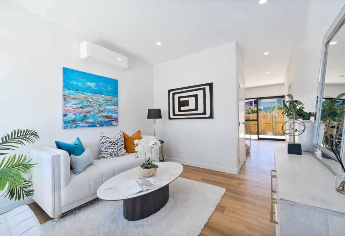 Brandnew standalone 4 beds 2.5 baths home with garage, just minutes from Green Bay and Close to New Lynn shopping centres, cafes, and all the vibrant amenities, 0.3km to Green Bay Primary School, 0.6 km to Green Bay High School, 21C Barron Drive, Green Bay, Auckland