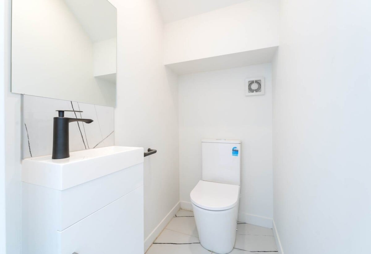 Brandnew standalone 4 beds 2.5 baths home with garage, just minutes from Green Bay and Close to New Lynn shopping centres, cafes, and all the vibrant amenities, 0.3km to Green Bay Primary School, 0.6 km to Green Bay High School, 21C Barron Drive, Green Bay, Auckland