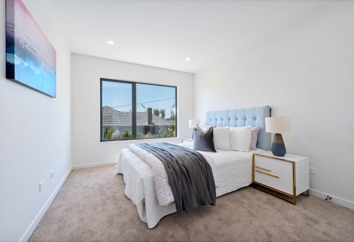 Brandnew standalone 4 beds 2.5 baths home with garage, just minutes from Green Bay and Close to New Lynn shopping centres, cafes, and all the vibrant amenities, 0.3km to Green Bay Primary School, 0.6 km to Green Bay High School, 21C Barron Drive, Green Bay, Auckland