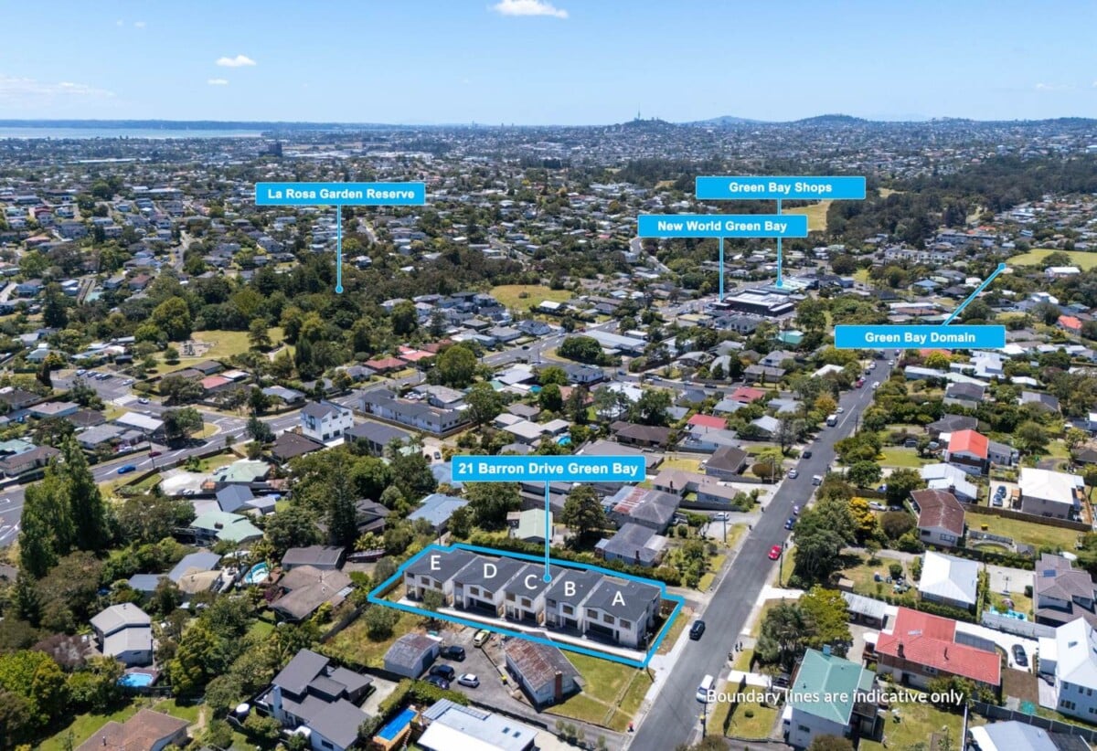 Brandnew standalone 4 beds 2.5 baths home with garage, just minutes from Green Bay and Close to New Lynn shopping centres, cafes, and all the vibrant amenities, 0.3km to Green Bay Primary School, 0.6 km to Green Bay High School, 21C Barron Drive, Green Bay, Auckland