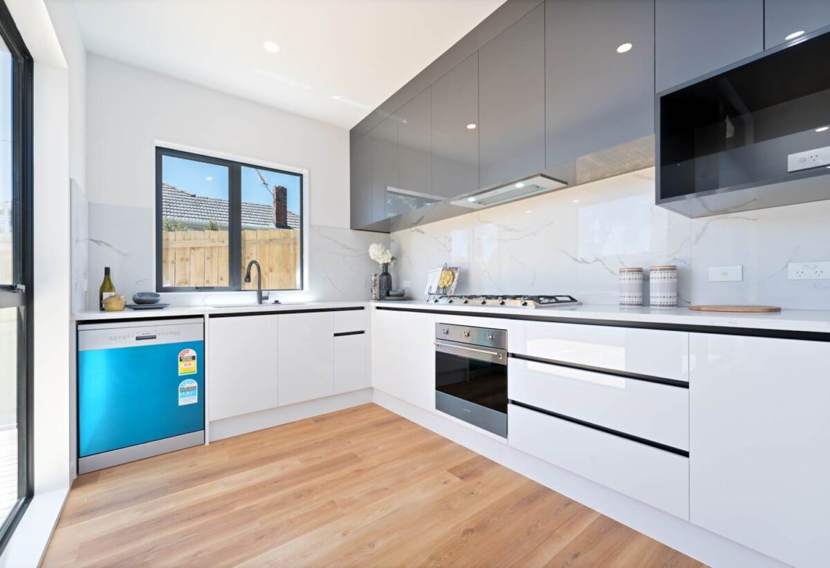 Brandnew standalone 4 beds 2.5 baths home with garage, just minutes from Green Bay and Close to New Lynn shopping centres, cafes, and all the vibrant amenities, 0.3km to Green Bay Primary School, 0.6 km to Green Bay High School, 21C Barron Drive, Green Bay, Auckland