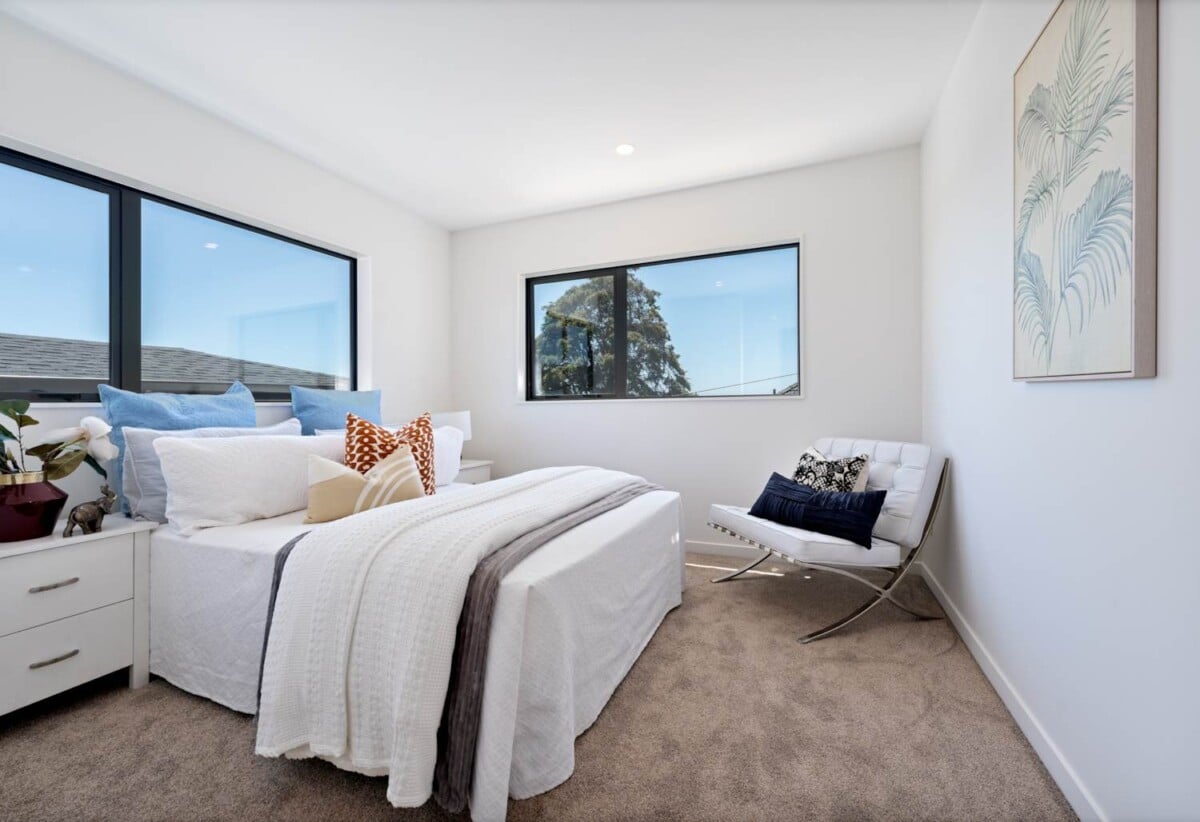 Brandnew standalone 4 beds 2.5 baths home with garage, just minutes from Green Bay and Close to New Lynn shopping centres, cafes, and all the vibrant amenities, 0.3km to Green Bay Primary School, 0.6 km to Green Bay High School, 21C Barron Drive, Green Bay, Auckland