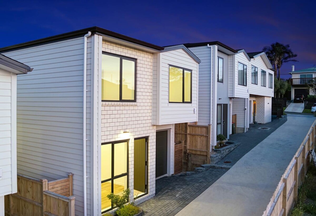 Brandnew standalone 4 beds 2.5 baths home with garage, just minutes from Green Bay and Close to New Lynn shopping centres, cafes, and all the vibrant amenities, 0.3km to Green Bay Primary School, 0.6 km to Green Bay High School, 21C Barron Drive, Green Bay, Auckland