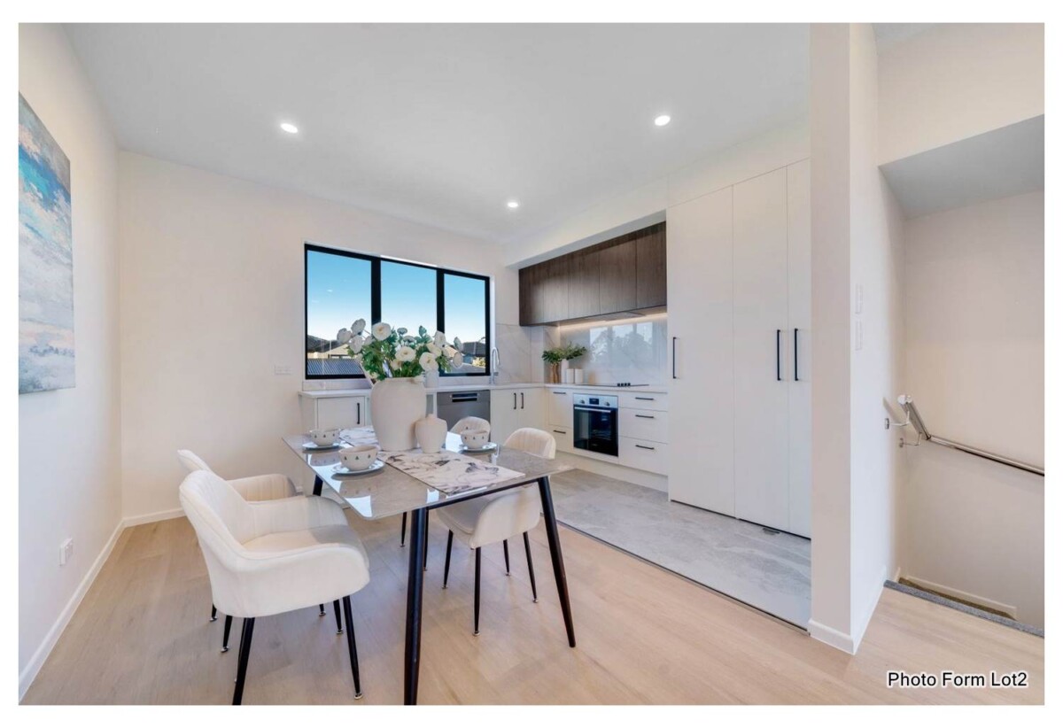 Motivated vendor wants it SOLD, 10-Year Master Builder Warranty, Brandnew 3 beds 3 baths home with garage, close to schools, shopping centre, 0.3 km to Anchorage Park School, 3/32 Tiraumea Drive, Pakuranga, Auckland