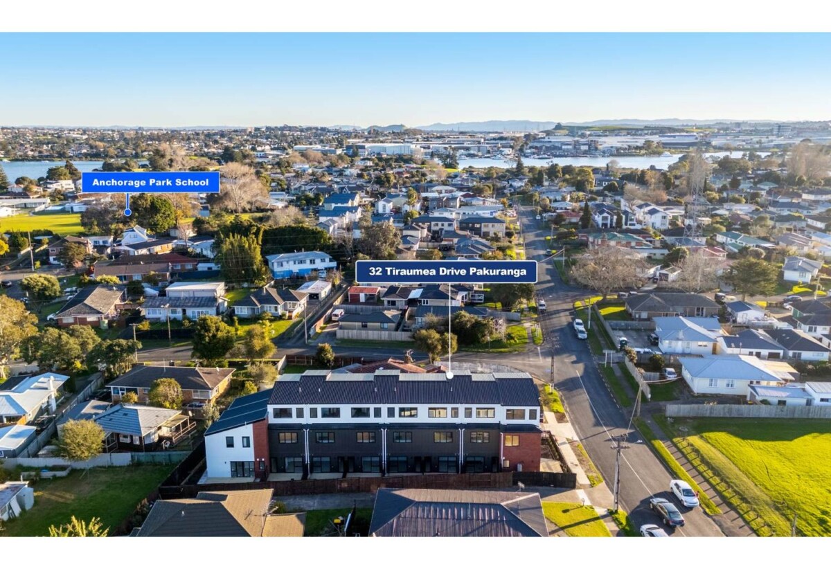 Motivated vendor wants it SOLD, 10-Year Master Builder Warranty, Brandnew 3 beds 3 baths home with garage, close to schools, shopping centre, 0.3 km to Anchorage Park School, 3/32 Tiraumea Drive, Pakuranga, Auckland