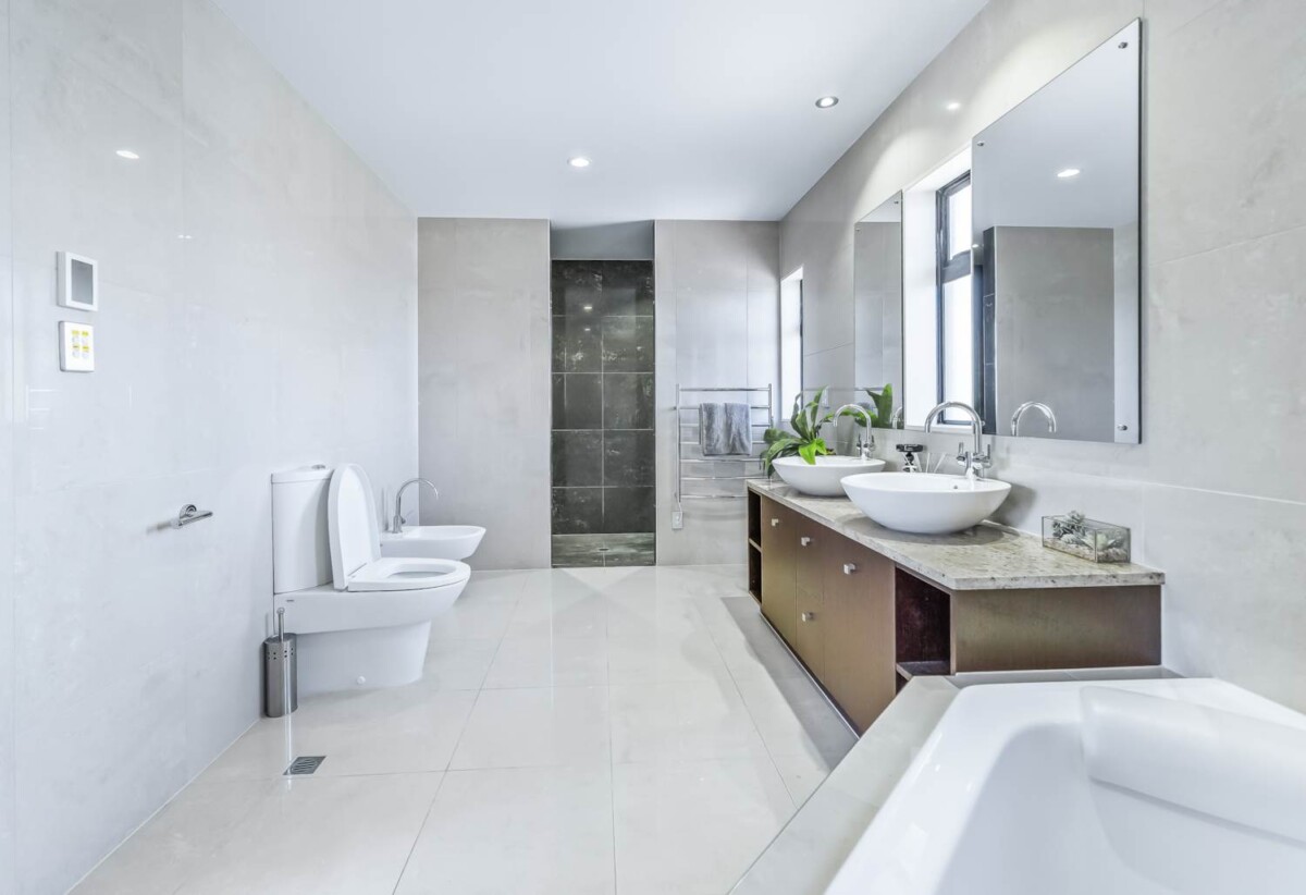 Macleans College zone, 5 beds 3 baths house with triple garage on 600m2 section, a heated pool, spa, and covered terrace with a full outdoor kitchen, close to local beaches, reserves, and Howick Village, 0.4 km to Mellons Bay School, 16 Tranquility Rise, Mellons Bay, Auckland