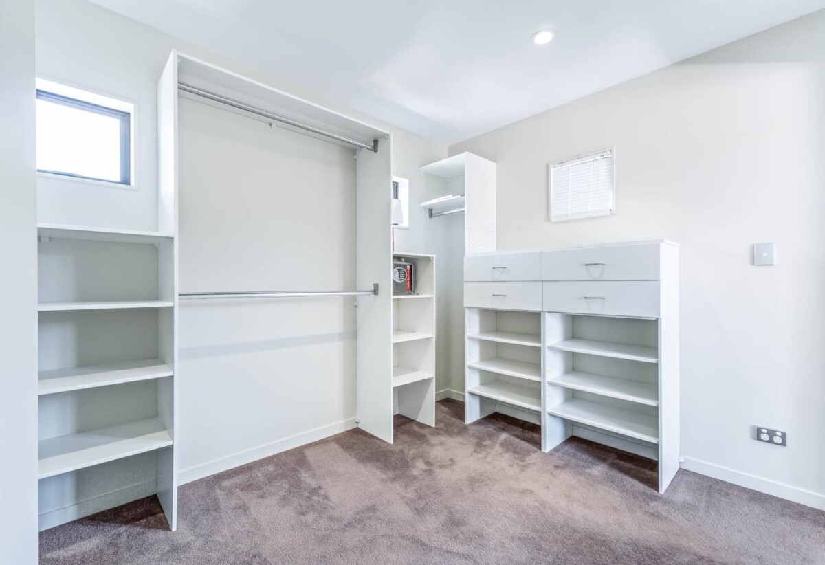Macleans College zone, 5 beds 3 baths house with triple garage on 600m2 section, a heated pool, spa, and covered terrace with a full outdoor kitchen, close to local beaches, reserves, and Howick Village, 0.4 km to Mellons Bay School, 16 Tranquility Rise, Mellons Bay, Auckland