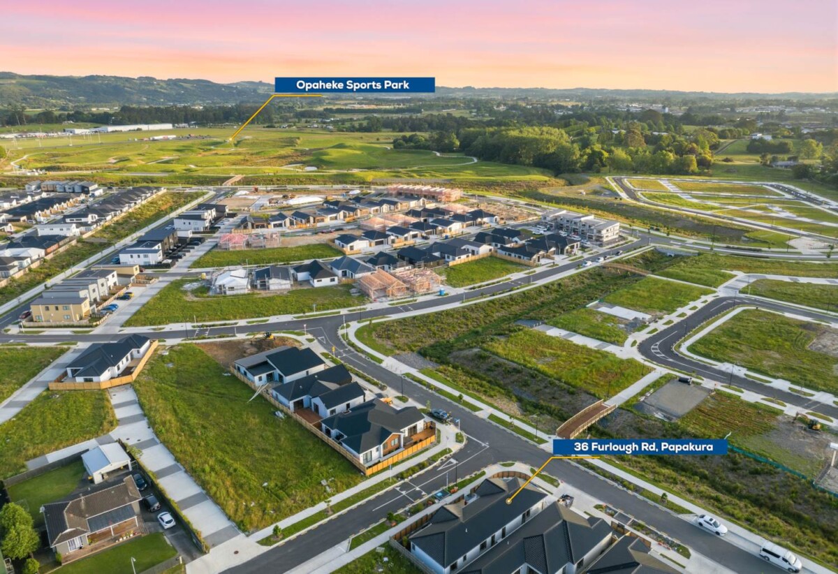 Brandnew standalone 5 beds 3 baths house with double garage on 329m2 section, including 2 ensuites, close to schools, shops, motorway access, 0.8 km to Opaheke School, 36 Furlough Road, Papakura, Auckland
