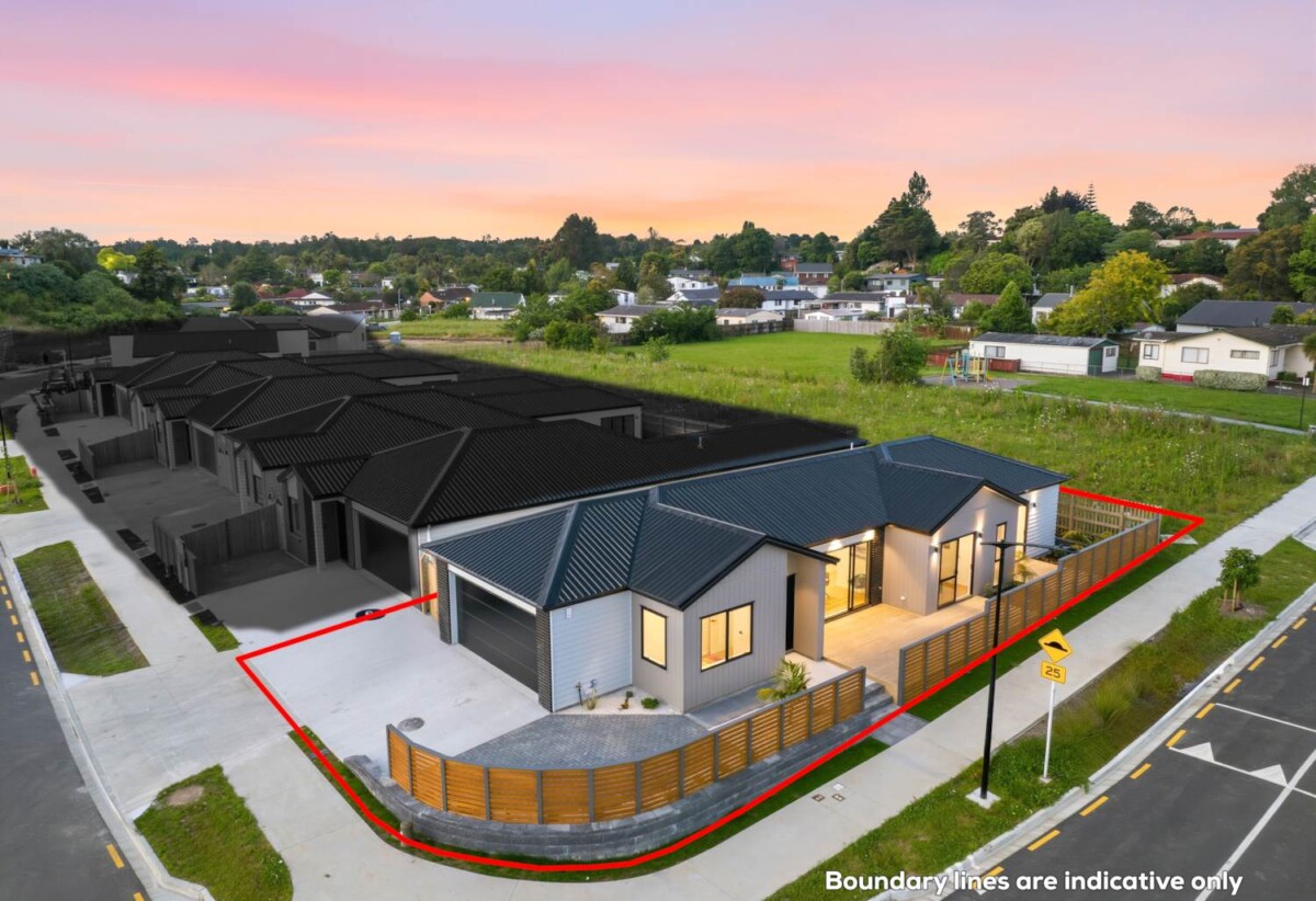 Brandnew standalone 5 beds 3 baths house with double garage on 329m2 section, including 2 ensuites, close to schools, shops, motorway access, 0.8 km to Opaheke School, 36 Furlough Road, Papakura, Auckland