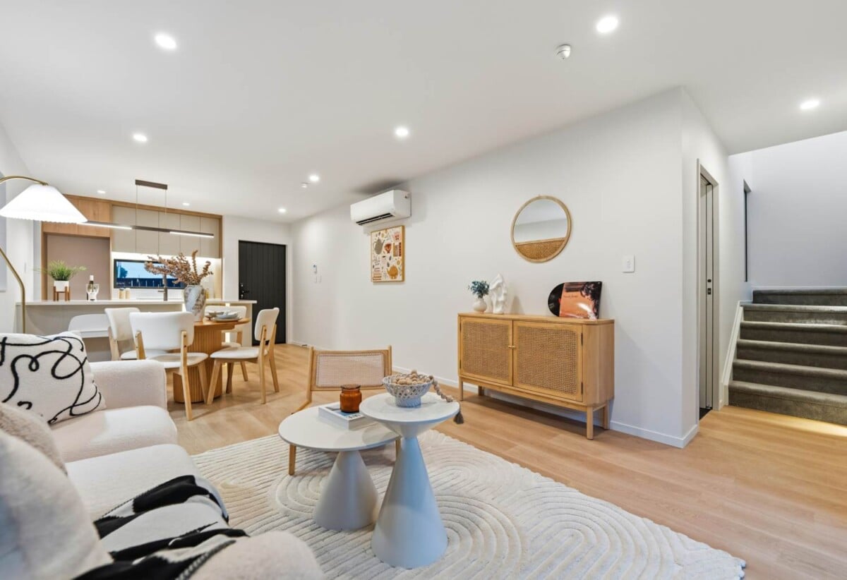 Brandnew standalone 4 beds 2.5 baths home with garage, close to Mt Wellington Domain, Skateland Roller Skating, Extreme Edge Rock climbing, shops, supermarkets, schools, Lot 3/31 Mountain Road, Mt Wellington, Auckland
