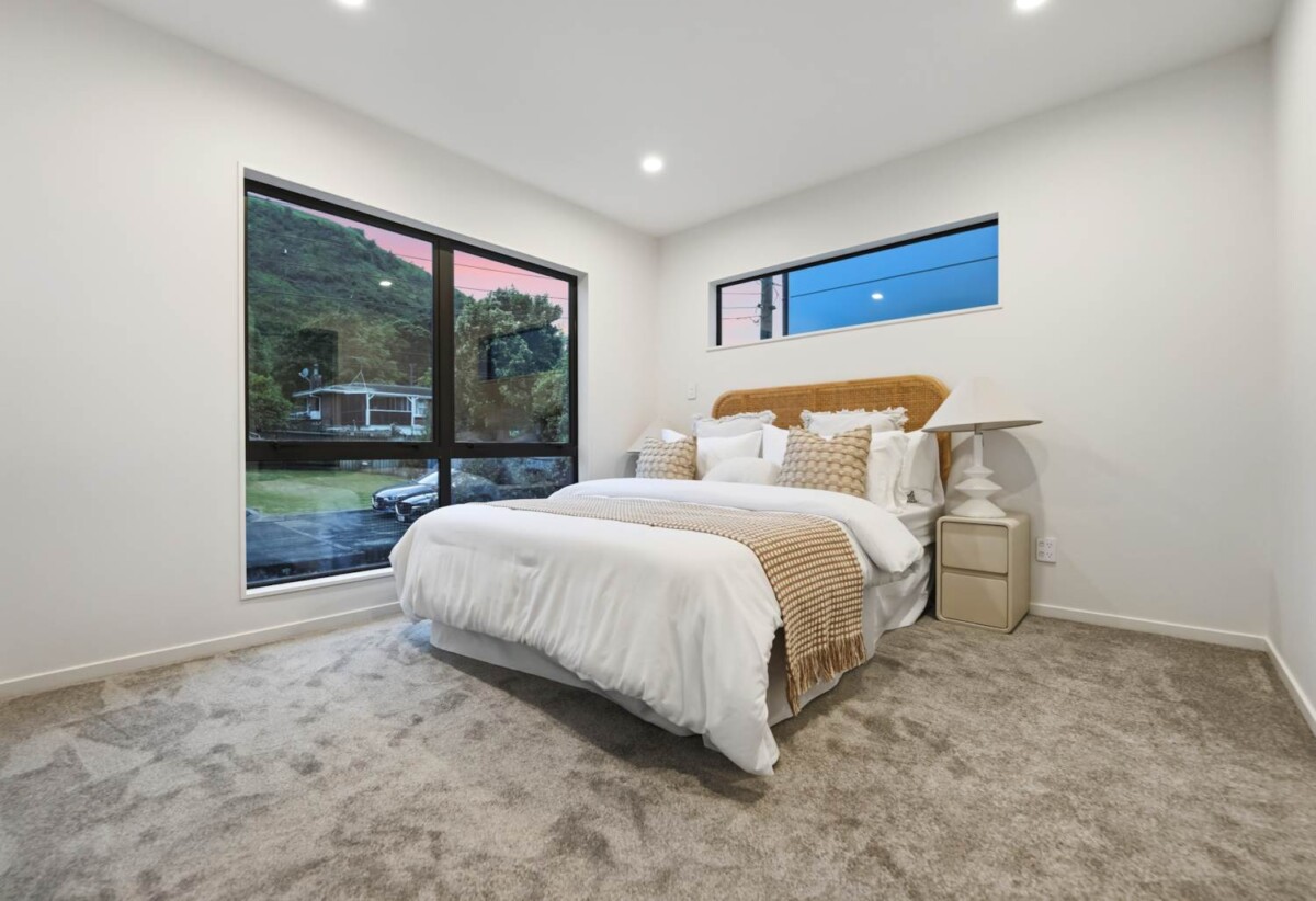 Brandnew standalone 4 beds 2.5 baths home with garage, close to Mt Wellington Domain, Skateland Roller Skating, Extreme Edge Rock climbing, shops, supermarkets, , schools, 31 Mountain Road, Mt Wellington, Auckland