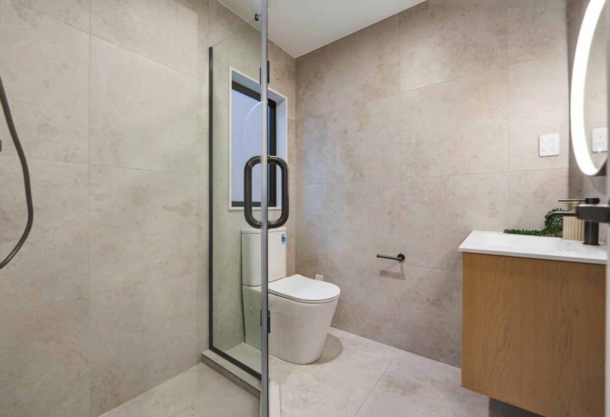 Brandnew standalone 4 beds 2.5 baths home with garage, close to Mt Wellington Domain, Skateland Roller Skating, Extreme Edge Rock climbing, shops, supermarkets, schools, Lot 3/31 Mountain Road, Mt Wellington, Auckland
