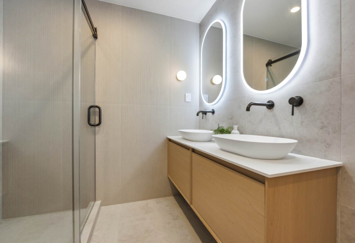 Brandnew standalone 4 beds 2.5 baths home with garage, close to Mt Wellington Domain, Skateland Roller Skating, Extreme Edge Rock climbing, shops, supermarkets, , schools, 31 Mountain Road, Mt Wellington, Auckland