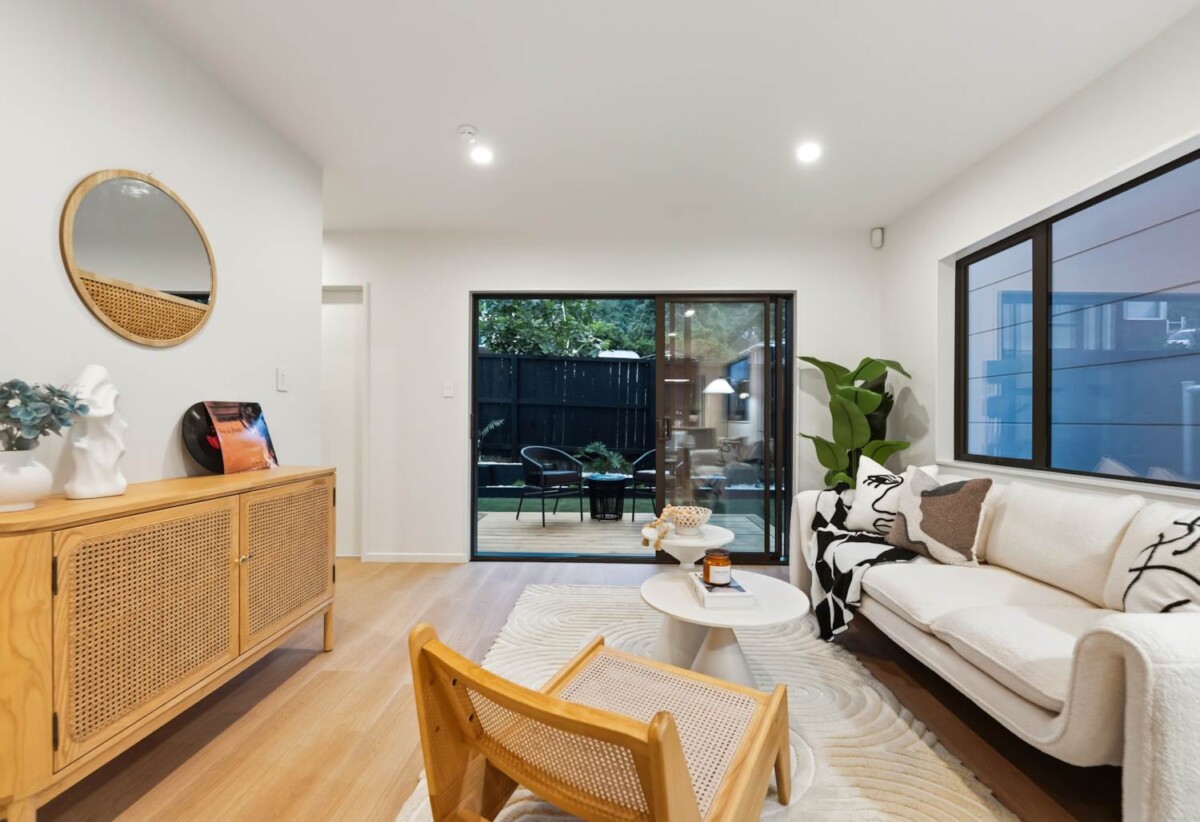 Brandnew standalone 4 beds 2.5 baths home with garage, close to Mt Wellington Domain, Skateland Roller Skating, Extreme Edge Rock climbing, shops, supermarkets, , schools, 31 Mountain Road, Mt Wellington, Auckland