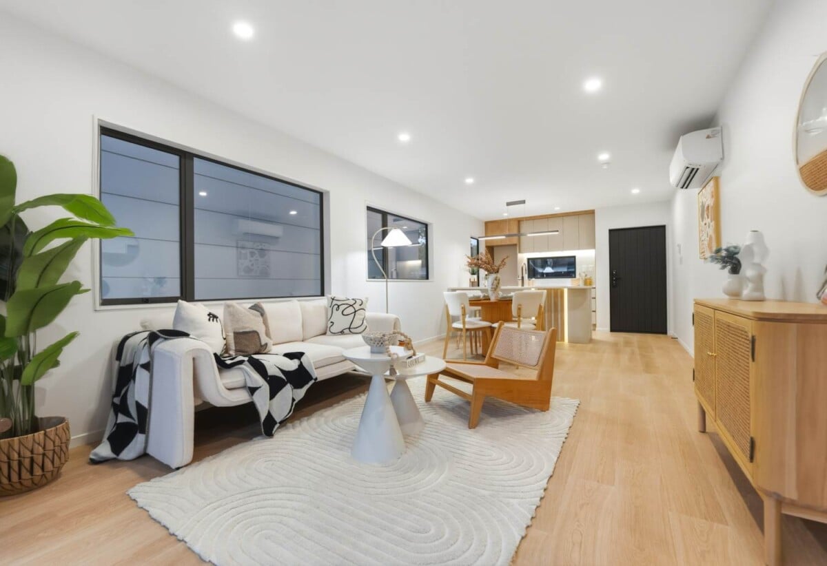 Brandnew standalone 4 beds 2.5 baths home with garage, close to Mt Wellington Domain, Skateland Roller Skating, Extreme Edge Rock climbing, shops, supermarkets, schools, Lot 3/31 Mountain Road, Mt Wellington, Auckland