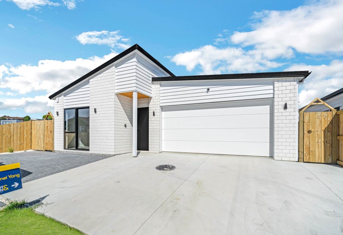 Brandnew 4 beds 3 baths house with double garage and 1 bed granny, Central air conditioning, moments from parks, top schools, shops, and easy motorway access, 12 Pupu Crescent, Opaheke, Auckland