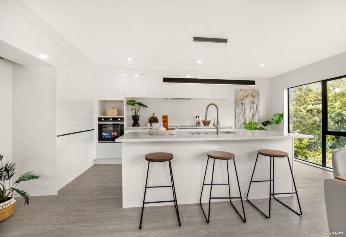 Brandnew 3 beds 2.5 baths house with double garage on 541m2 section, 0.5 km to Sunnyvale School, 1 km to Bruce McLaren Intermediate School, 1.7 km to Henderson High School, 78 Sungrove Rise, Sunnyvale, Auckland