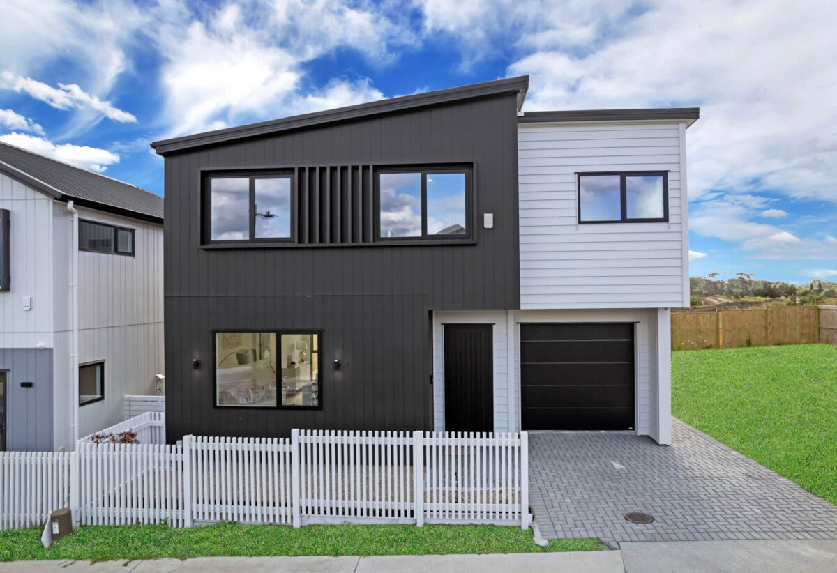 Brandnew 4 beds 2.5 baths house with garage, close to to schools, parks, and local amenities, 8 Kaititiko Road, Karaka, Auckland