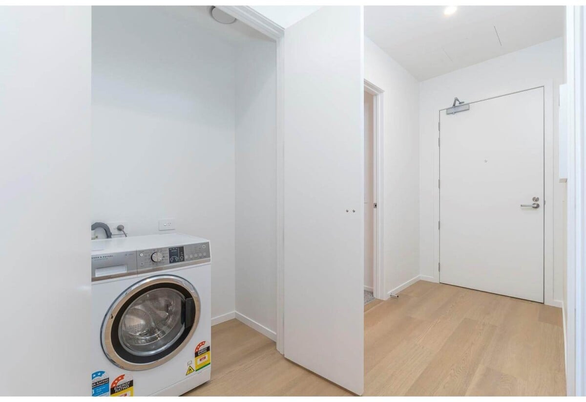 Approx. 81m² internal + 7m² balcony, 3 beds 1 bath apartment with car park, close to schools, parks, shops, motorway access, 0.8 km to Waterview School, Unit 209/2A Te Ara Taurapa, Pt Chevalier, Auckland