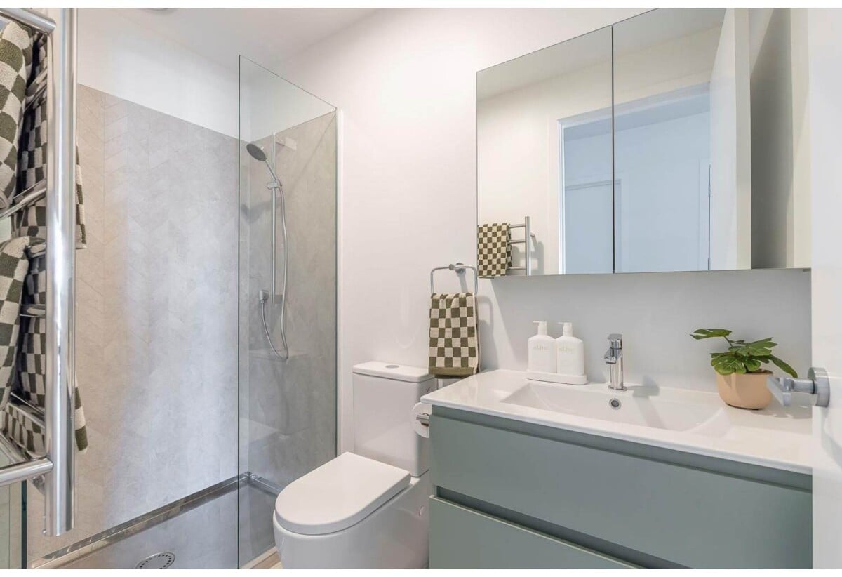 Approx. 81m² internal + 7m² balcony, 3 beds 1 bath apartment with car park, close to schools, parks, shops, motorway access, 0.8 km to Waterview School, Unit 209/2A Te Ara Taurapa, Pt Chevalier, Auckland