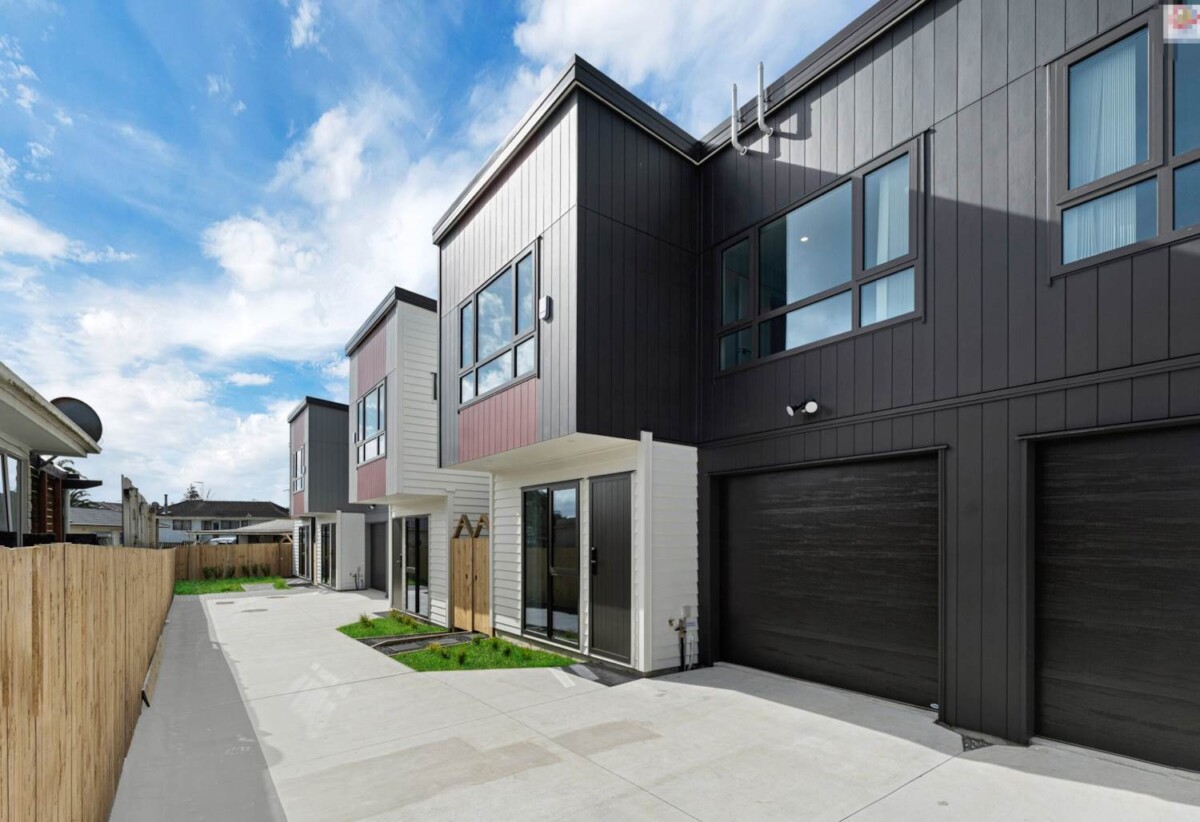 Brandnew freehold 3 beds 2.5 baths home with garage, walks to schools, close to Manurewa town centre, Auckland Botanic Gardens, motorway access, Lot 2/26 Hyperion Drive, Randwick Park, Auckland