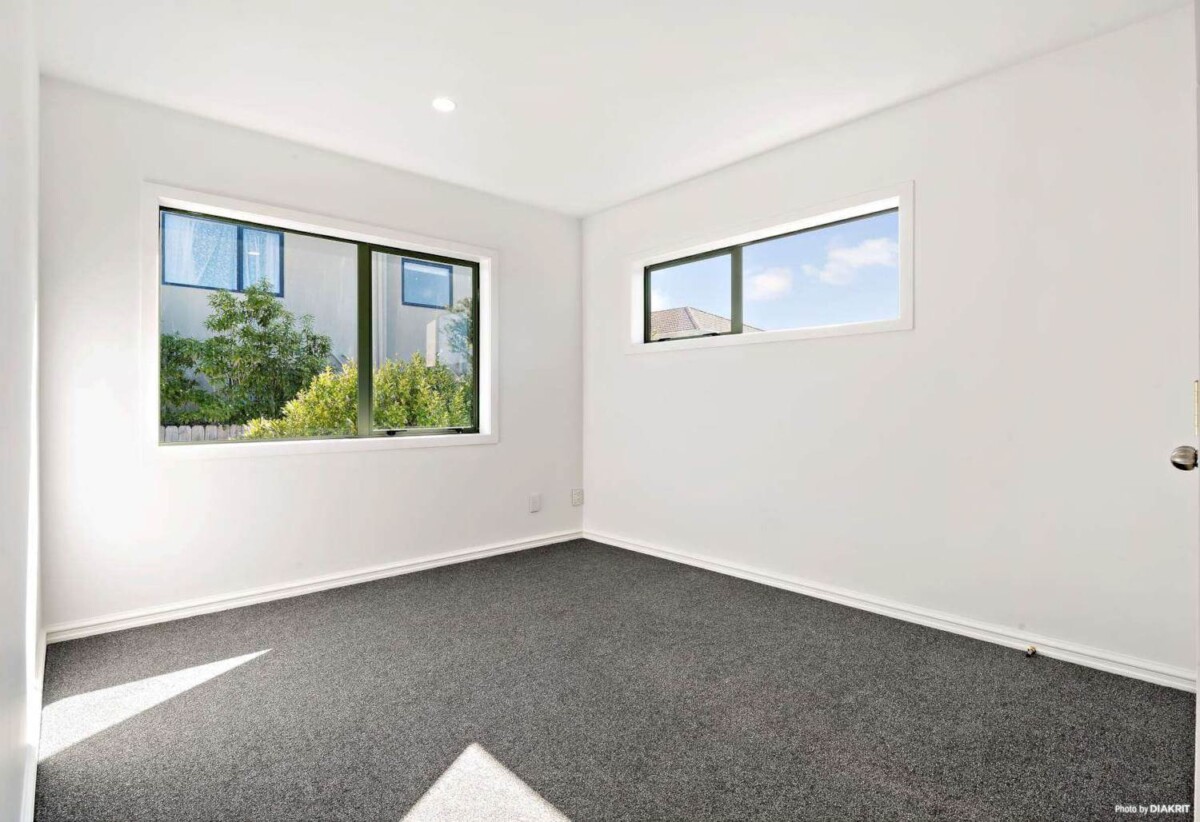 Earnest seller, Albany school zone, 310m2 5 beds + study 3 baths house with double garage on 501m2 section, close to school, shops, Albany Mall, parks, motorway access, 46 Joy Street, Albany, Auckland