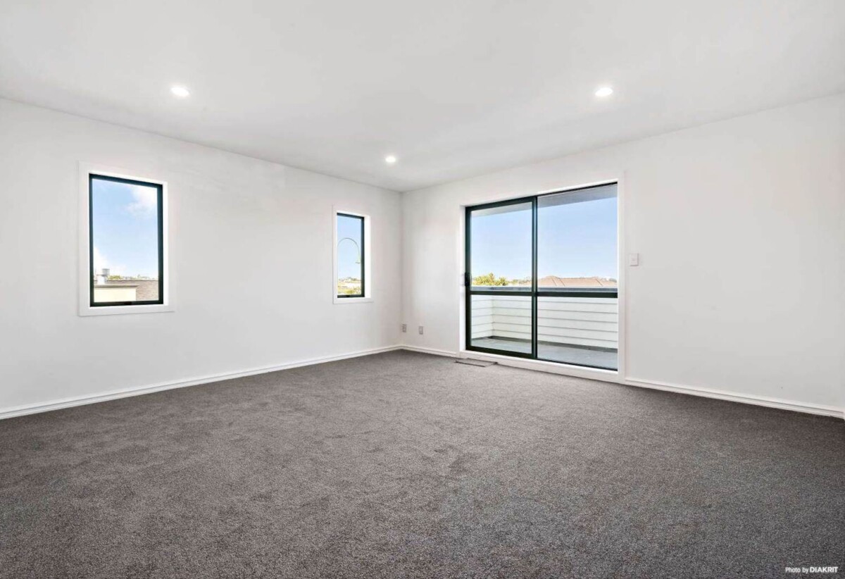Earnest seller, Albany school zone, 310m2 5 beds + study 3 baths house with double garage on 501m2 section, close to school, shops, Albany Mall, parks, motorway access, 46 Joy Street, Albany, Auckland