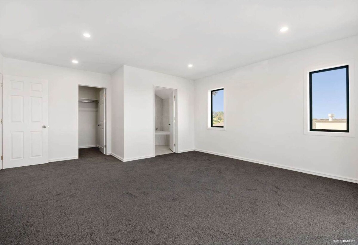 Earnest seller, Albany school zone, 310m2 5 beds + study 3 baths house with double garage on 501m2 section, close to school, shops, Albany Mall, parks, motorway access, 46 Joy Street, Albany, Auckland