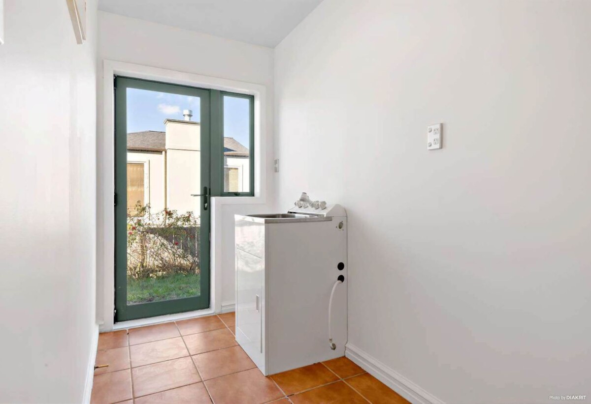 Earnest seller, Albany school zone, 310m2 5 beds + study 3 baths house with double garage on 501m2 section, close to school, shops, Albany Mall, parks, motorway access, 46 Joy Street, Albany, Auckland