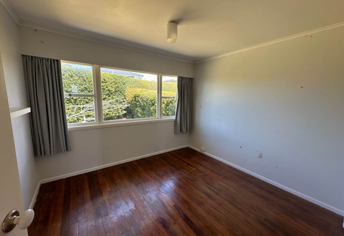 For rent, 6 to 9 months Short term rental, 4 beds 2 baths house with 2 carports, ,available now, 12 Copperfield Terrace, Mellons Bay, Auckland