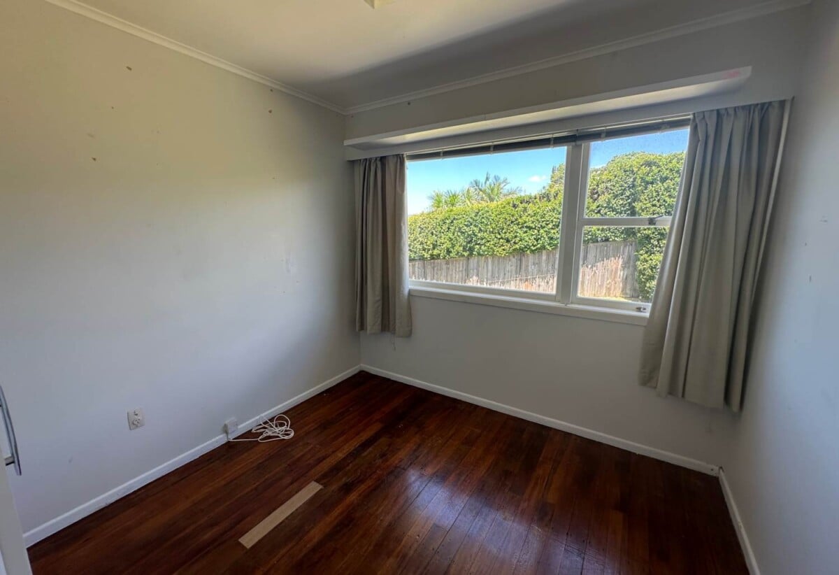 For rent, 6 to 9 months Short term rental, 4 beds 2 baths house with 2 carports, ,available now, 12 Copperfield Terrace, Mellons Bay, Auckland