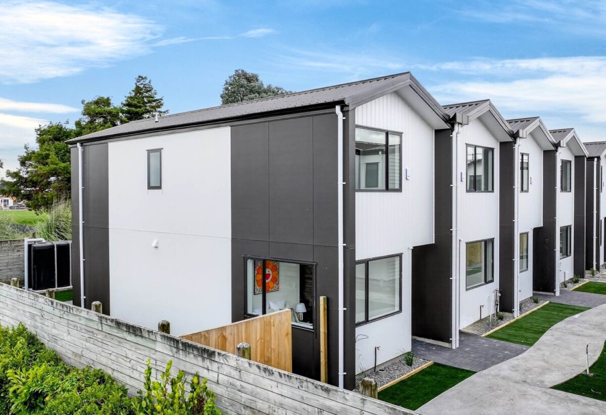 Inquiries over 600k, 10-Year Master Build Warranty, Brandnew Freehold 3 beds 2 baths home with car park, Just 3 minutes’ drive to the Takanini Town Centre., close to schools, parks, shops, motorway access, Lots 1-8/239 Porchester Road, Takanini, Auckland