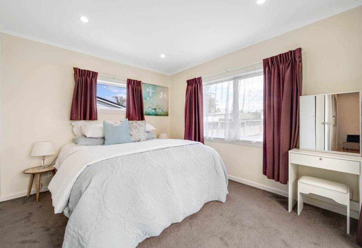 Affordable 4 beds 1 bath house With a new roof and double glazing and Tree House, 0.1 km to Birkdale North School, 0.7 km to Birkdale Intermediate School, 1/225 Birkdale Road, Birkdale, Auckland