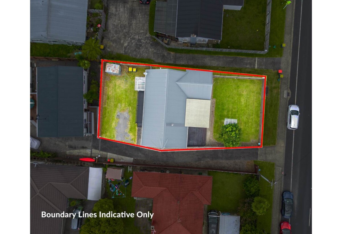 Affordable 4 beds 1 bath house With a new roof and double glazing and Tree House, 0.1 km to Birkdale North School, 0.7 km to Birkdale Intermediate School, 1/225 Birkdale Road, Birkdale, Auckland